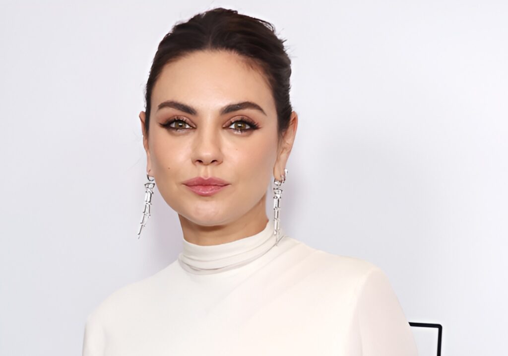 14 Celebrities Who Look Tall on Screen but Are Actually Short