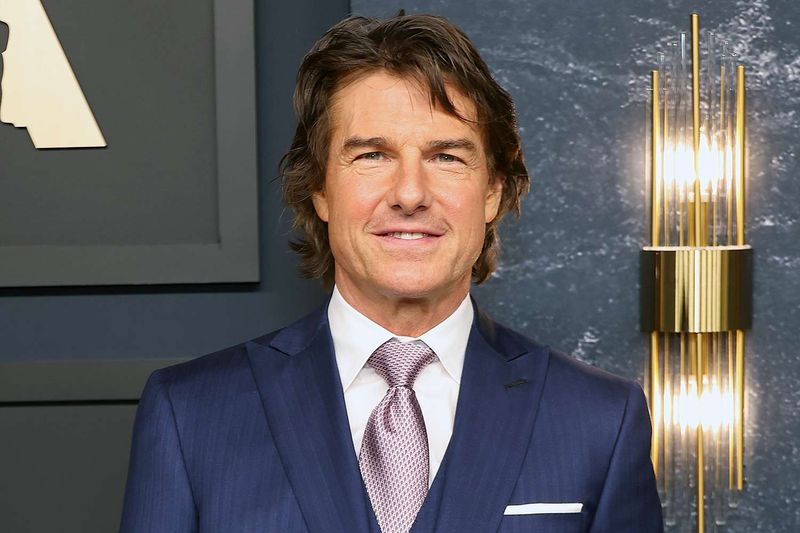 14 Celebrities Who Look Tall On Screen But Are Actually Short 12 14 Celebrities Who Look Tall on Screen but Are Actually Short