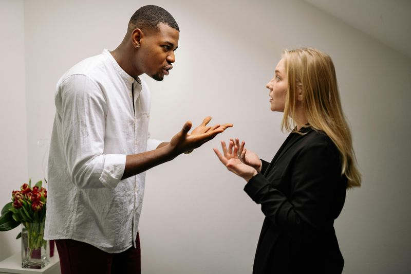 15 Things Emotionally Intelligent People Never Say in Arguments