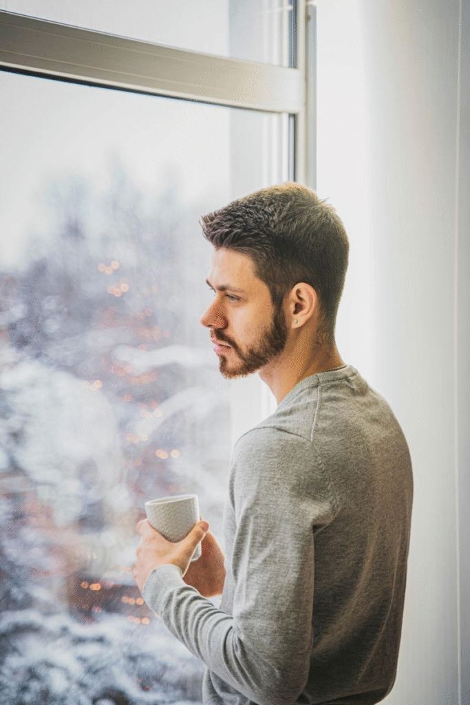 11 Subtle Clues Men Show When They’re Losing Interest 2 11 Subtle Clues Men Show When They’re Losing Interest