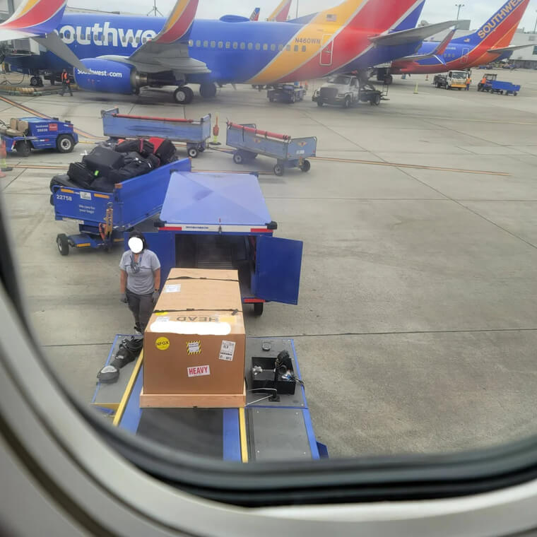 Employees Reveal The Most Bizarre Things They’ve Ever Seen On The Job 17 Employees Reveal the Most Bizarre Things They’ve Ever Seen on the Job