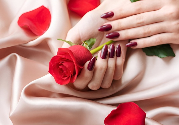 20 Romantic Valentine’s Day Nails for Every Style